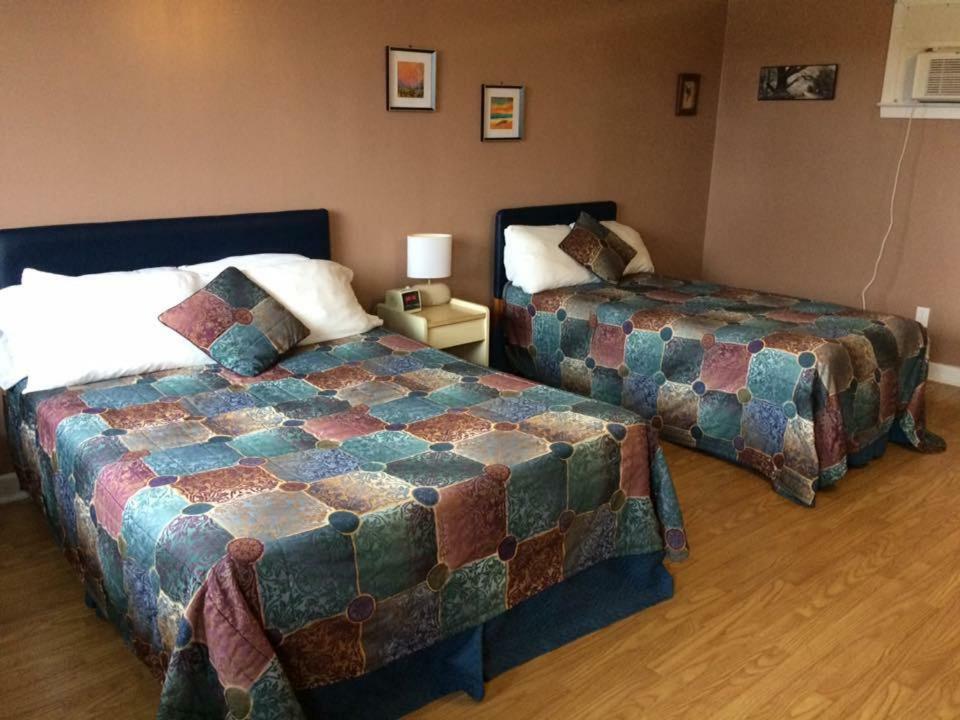 Webbers Lake Charlotte Motel Queen And Double Bed Buitenkant foto