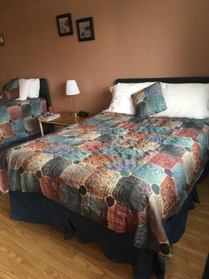 Webbers Lake Charlotte Motel Queen And Double Bed Buitenkant foto